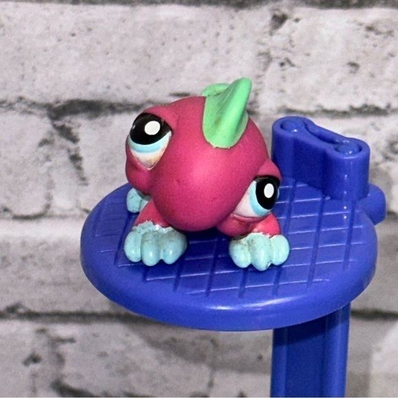 Littlest Pet Shop LPS Pink IGUANA #1575 Hasbro - Picture 2 of 9